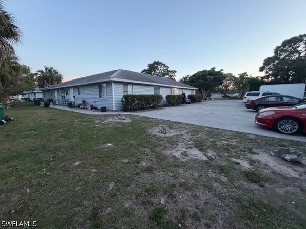 2530 Tropicana Boulevard Naples FL 34116