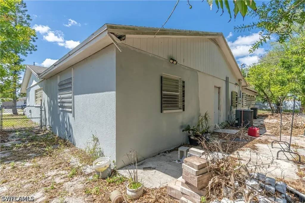 990 Jasmine Street North Fort Myers FL 33903