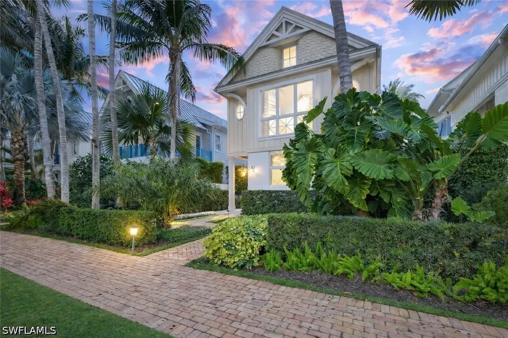 Naples FL, 42 6TH Street S