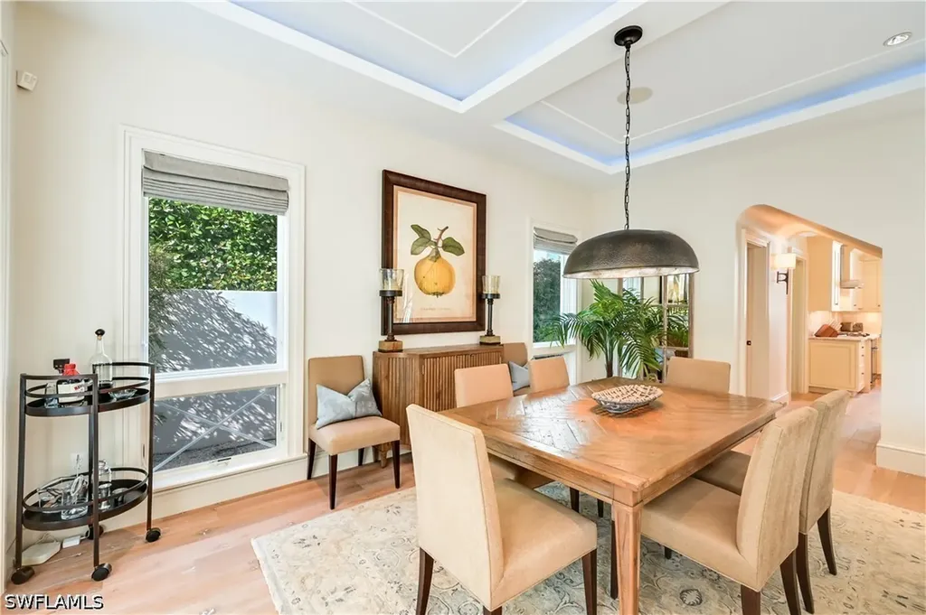 42 6th Street S Naples FL 34102
