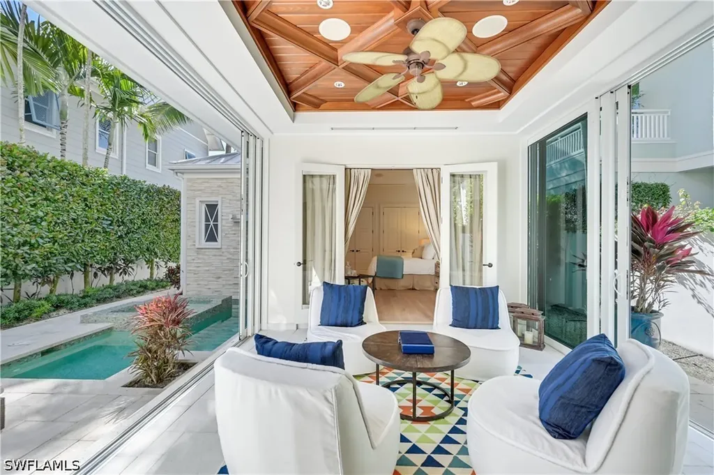 42 6th Street S Naples FL 34102