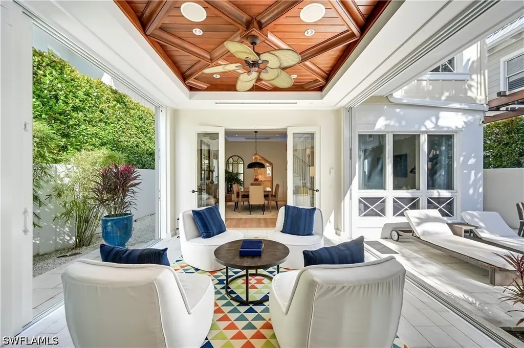 42 6th Street S Naples FL 34102
