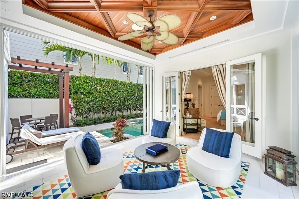42 6th Street S Naples FL 34102