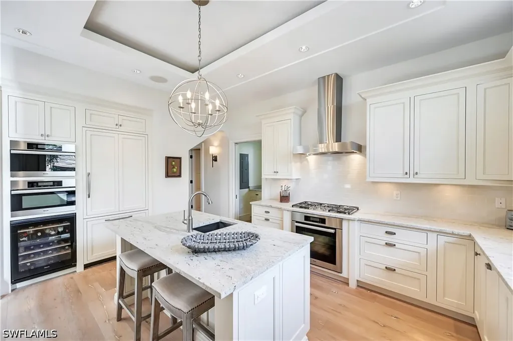 42 6th Street S Naples FL 34102