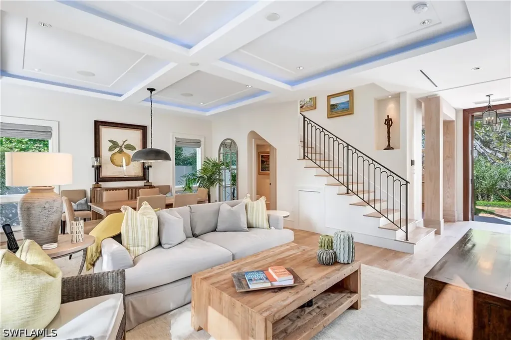 42 6th Street S Naples FL 34102