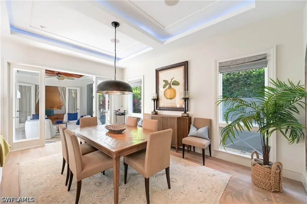 42 6th Street S Naples FL 34102