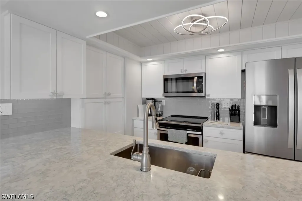 10475 Gulf Shore Drive Naples FL 34108