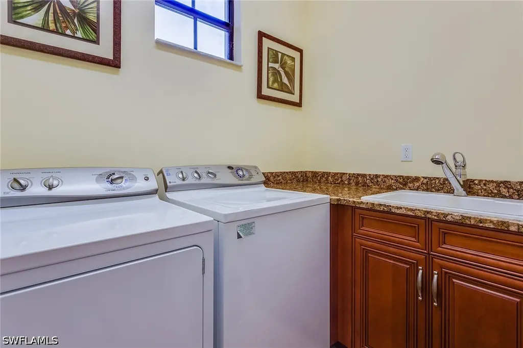 7771 Cottesmore Drive Naples FL 34113