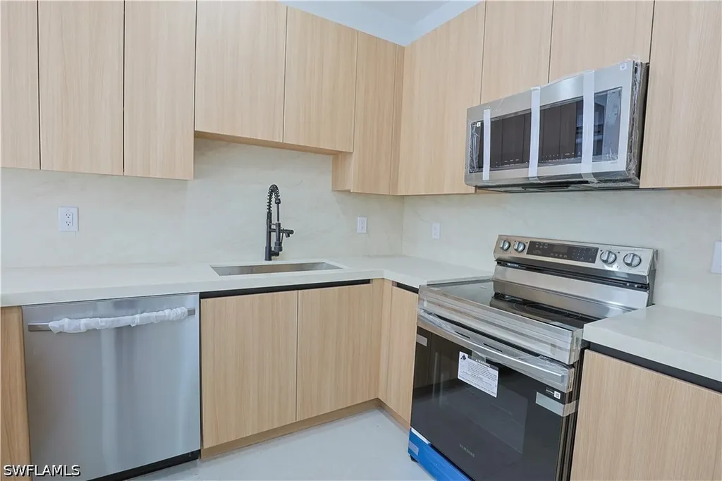 613/615 W 12th Street Lehigh Acres FL 33972