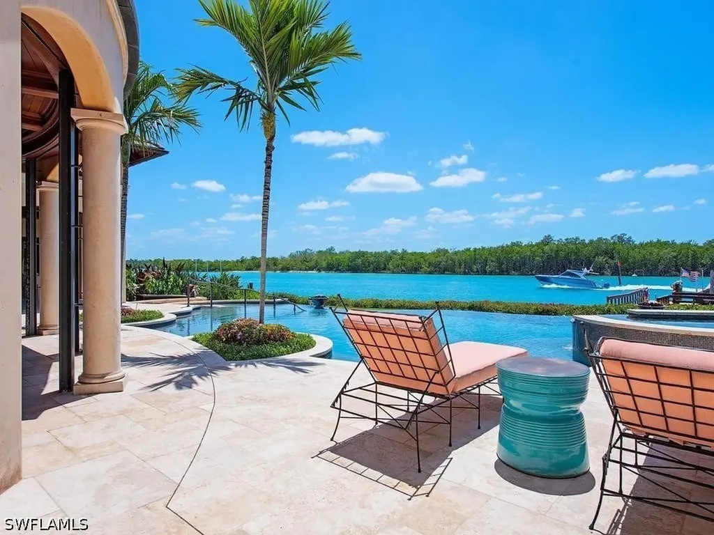 Naples FL, 840 Admiralty Parade E