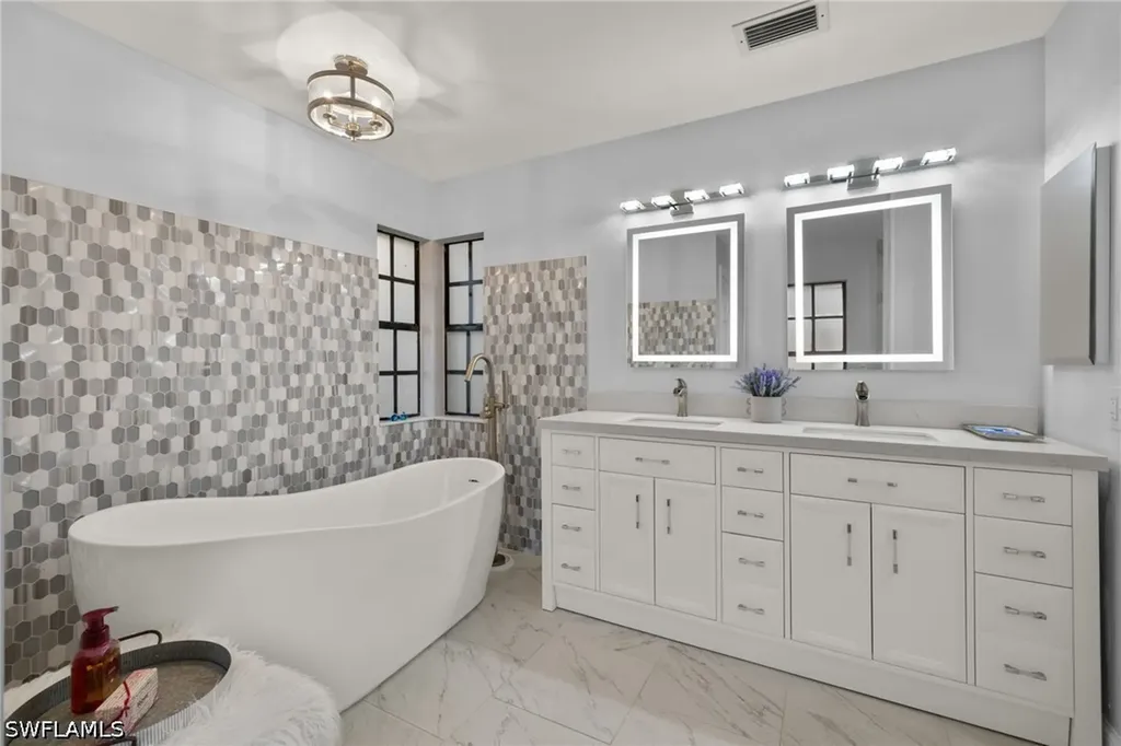 2259 Queens Way Naples FL 34112