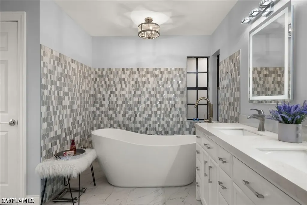 2259 Queens Way Naples FL 34112