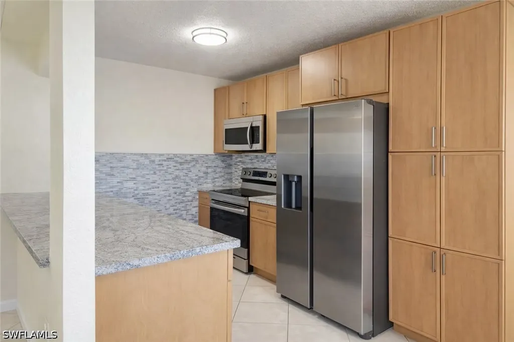 4625 Bayshore Drive Naples FL 34112