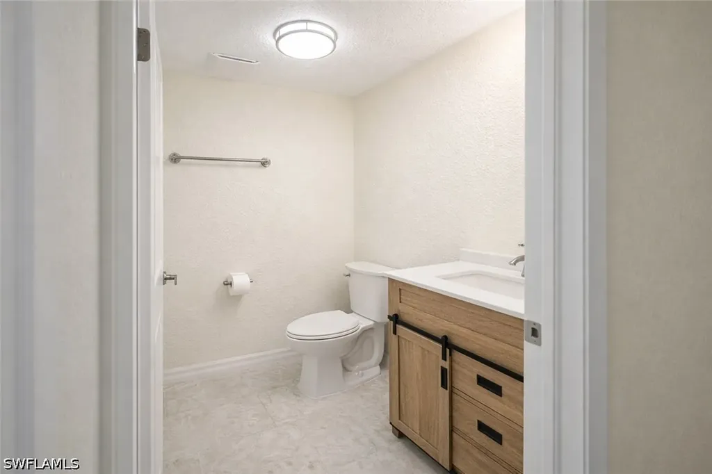 4625 Bayshore Drive Naples FL 34112