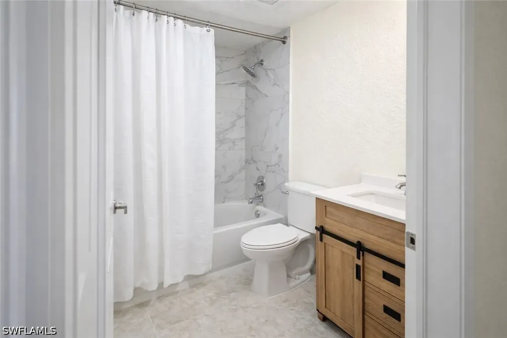 4625 Bayshore Drive Naples FL 34112