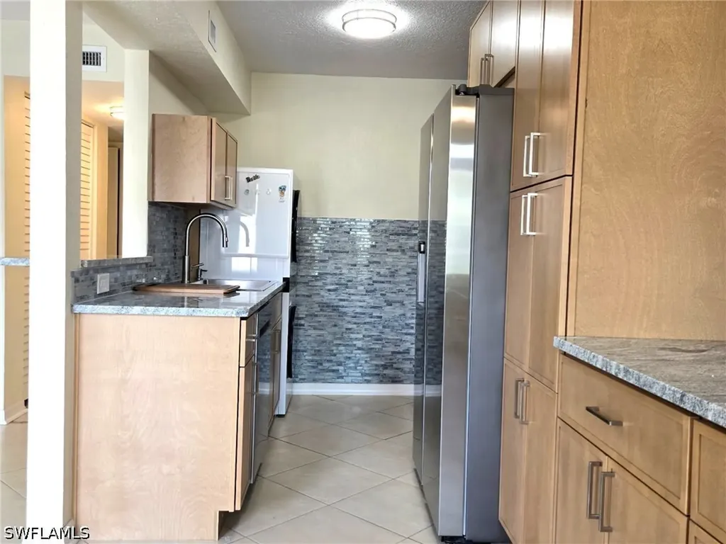4625 Bayshore Drive Naples FL 34112