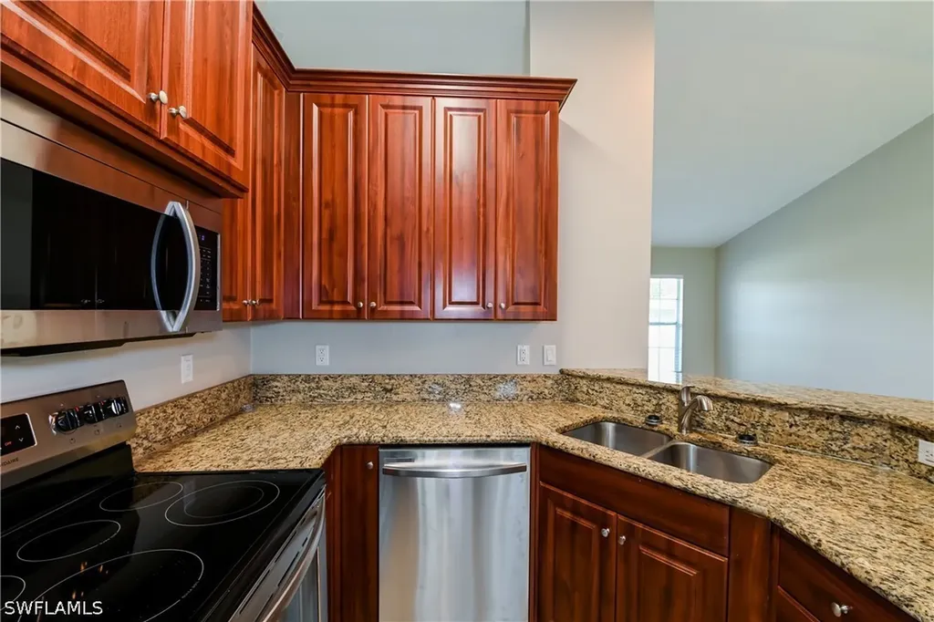 929 SW 31st Street Cape Coral FL 33914