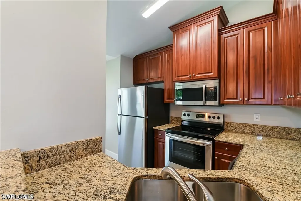 929 SW 31st Street Cape Coral FL 33914