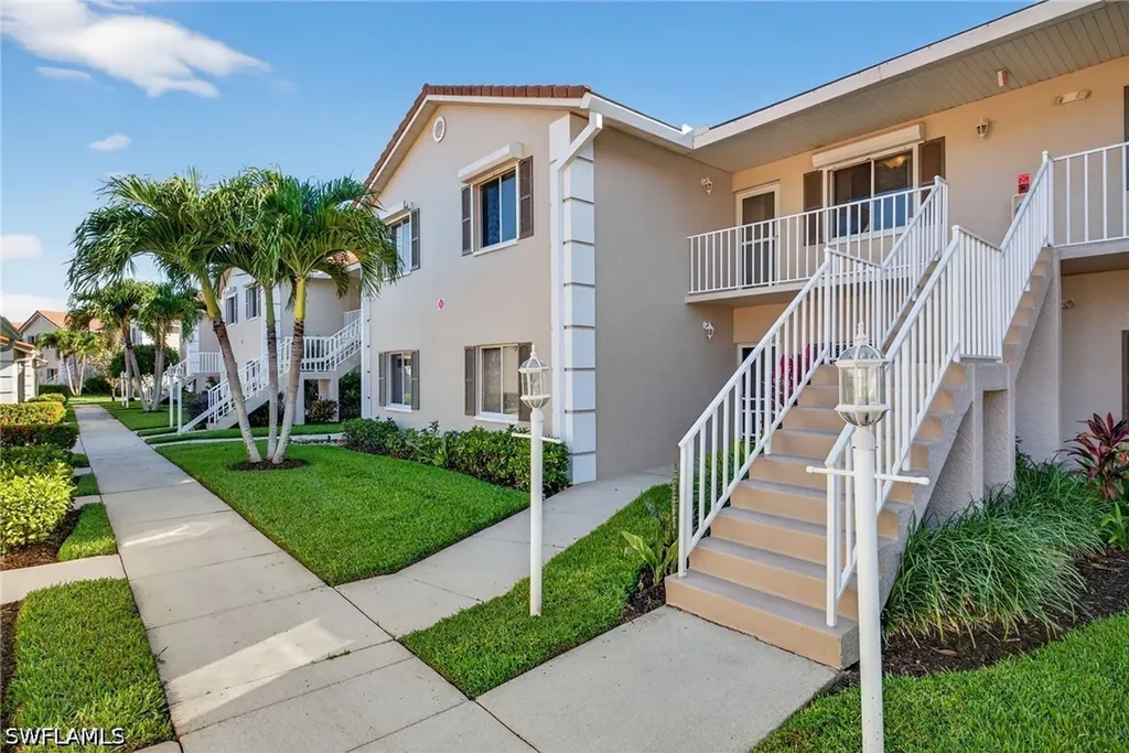 550 Saratoga Circle Naples FL 34104