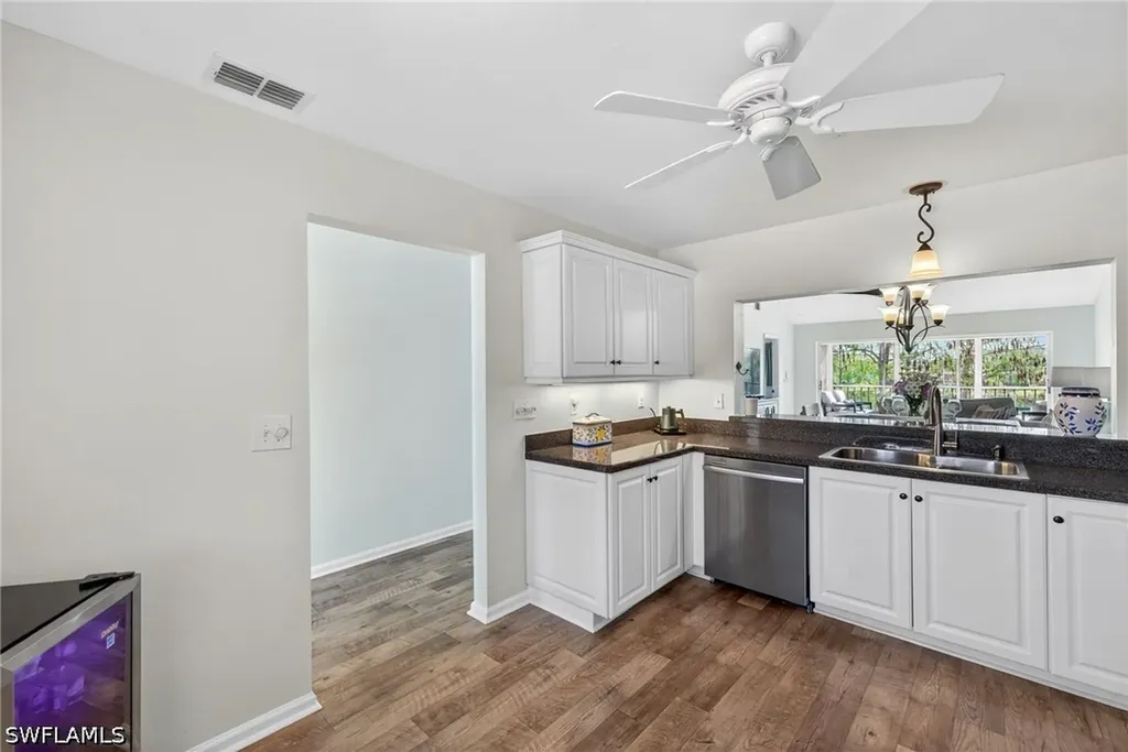 550 Saratoga Circle Naples FL 34104