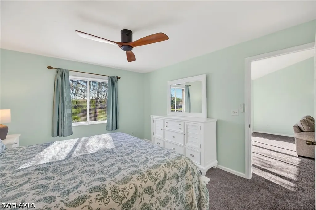 550 Saratoga Circle Naples FL 34104