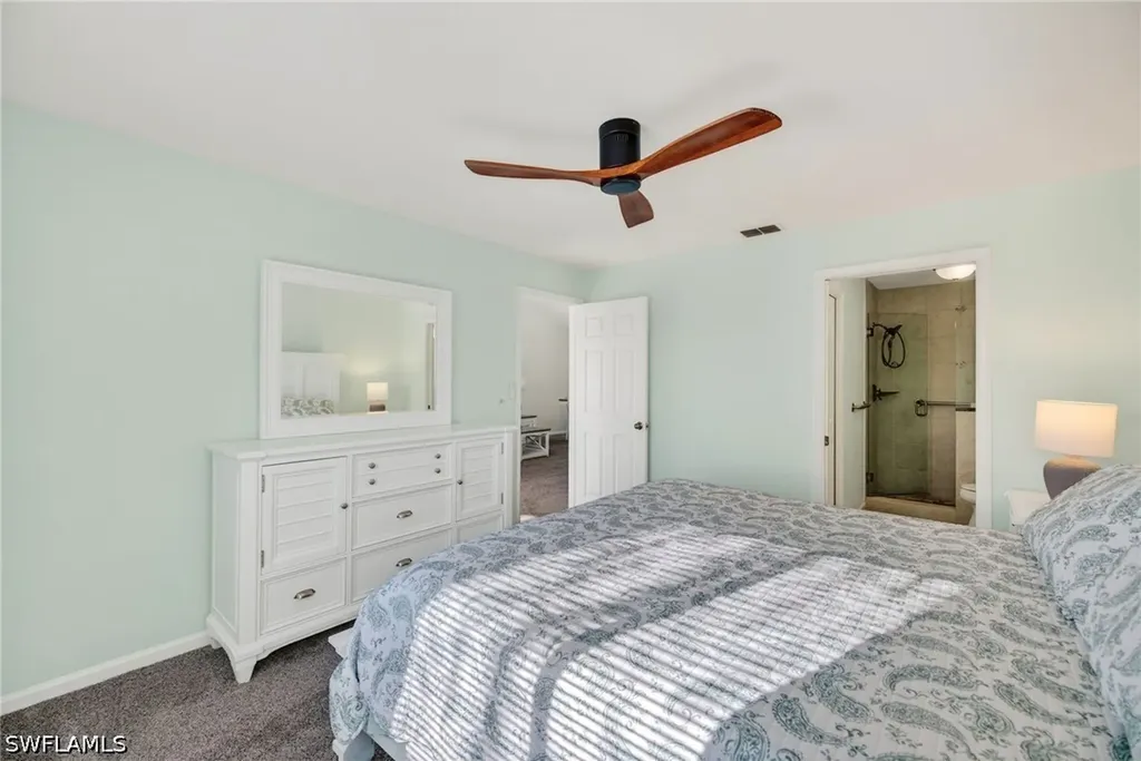 550 Saratoga Circle Naples FL 34104