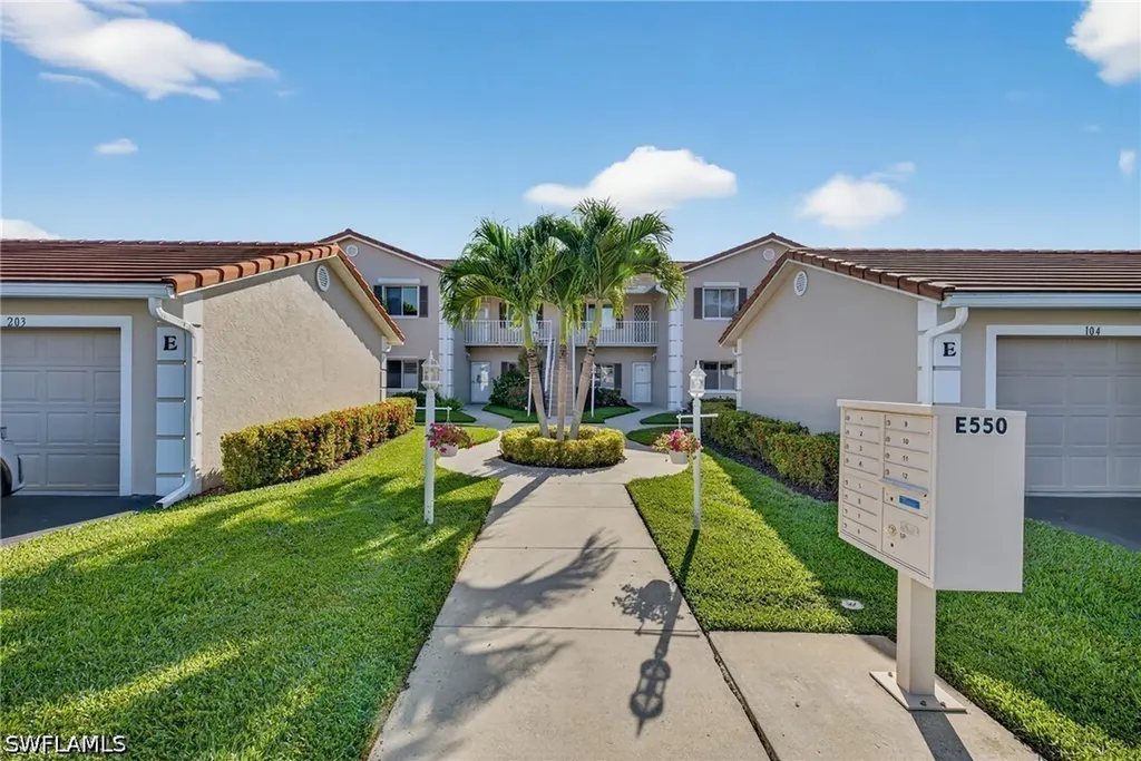 550 Saratoga Circle Naples FL 34104