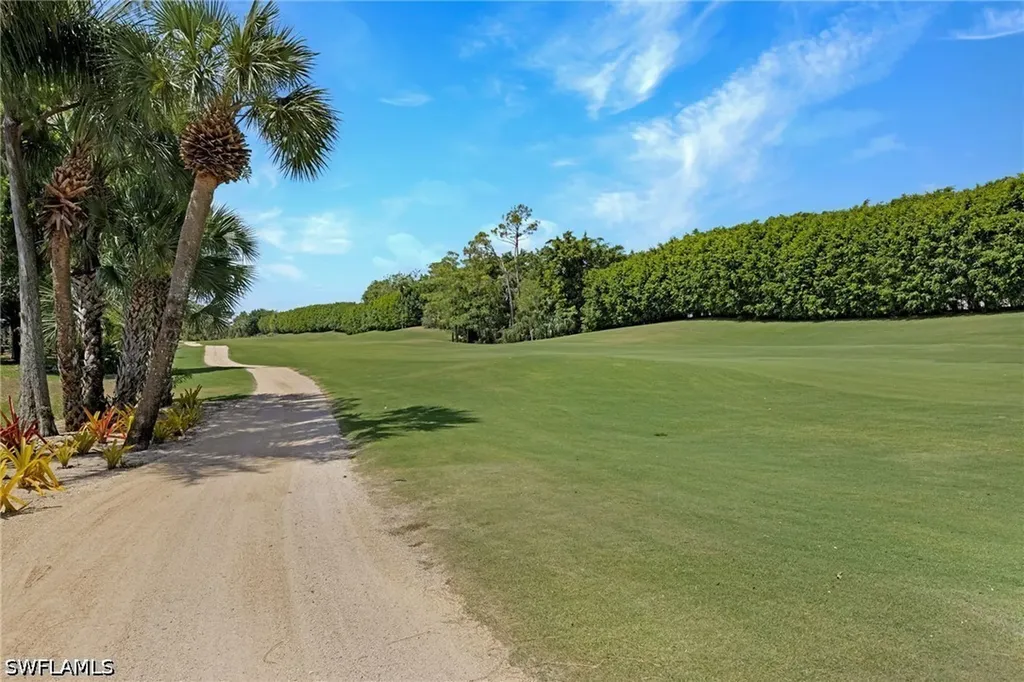 550 Saratoga Circle Naples FL 34104