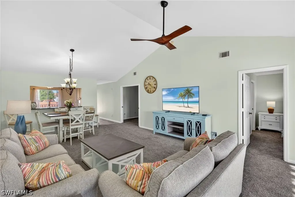 550 Saratoga Circle Naples FL 34104