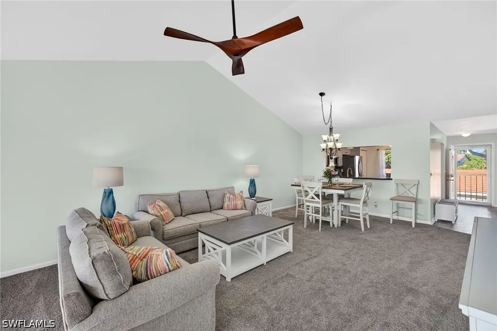 550 Saratoga Circle Naples FL 34104
