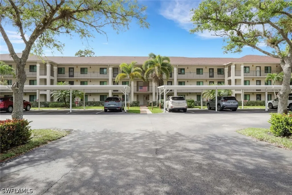 Naples FL, 5784 Deauville Circle, Unit B302