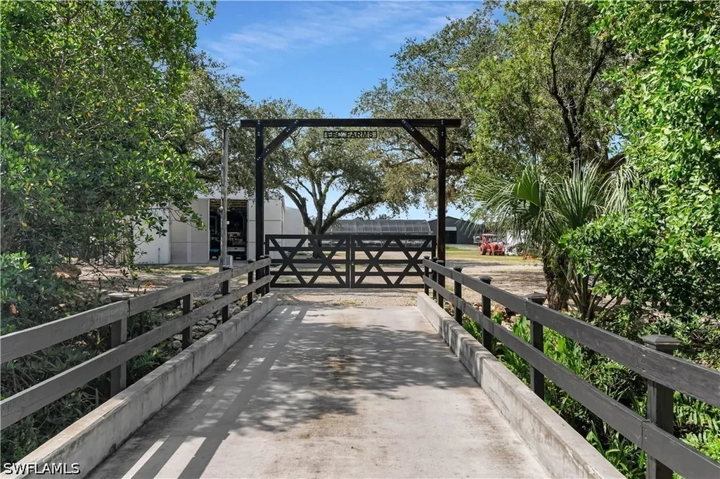 6890 Hendry Creek Drive Fort Myers FL 33908