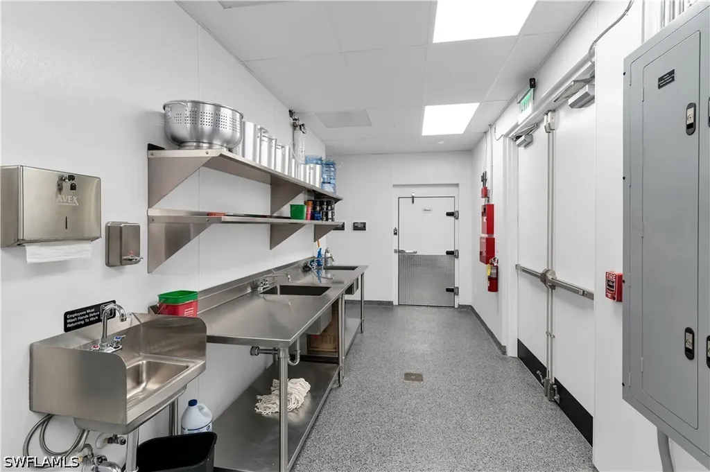 6890 Hendry Creek Drive Fort Myers FL 33908