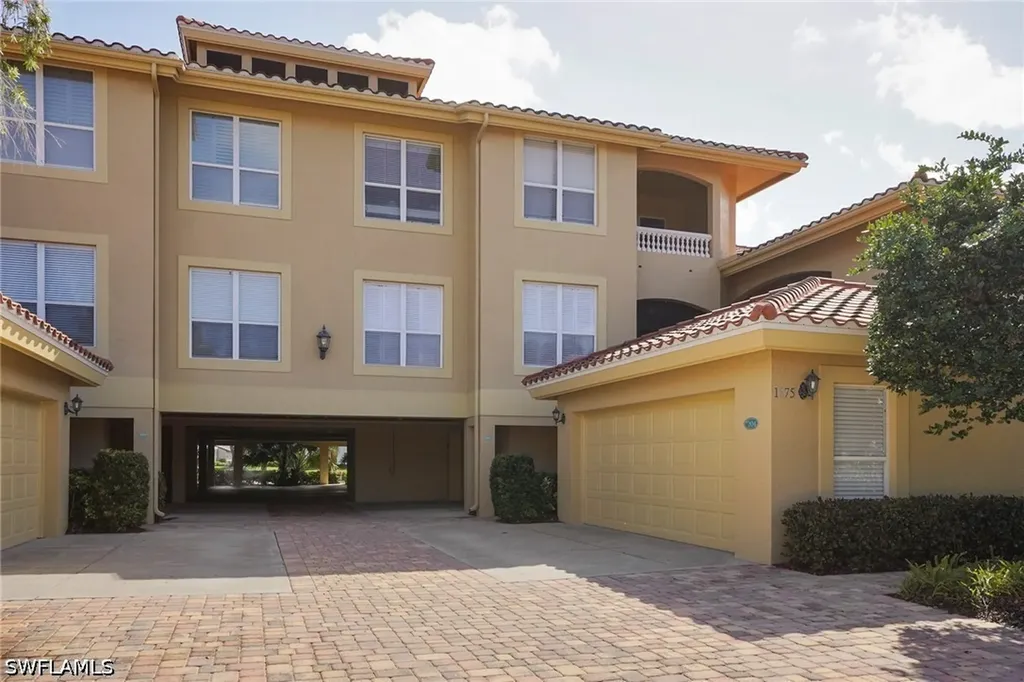 1875 Les Chateaux Boulevard Naples FL 34109