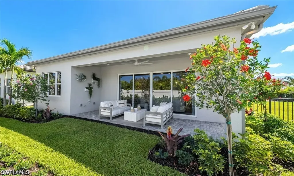 2669 Hyacinth Place Naples FL 34112