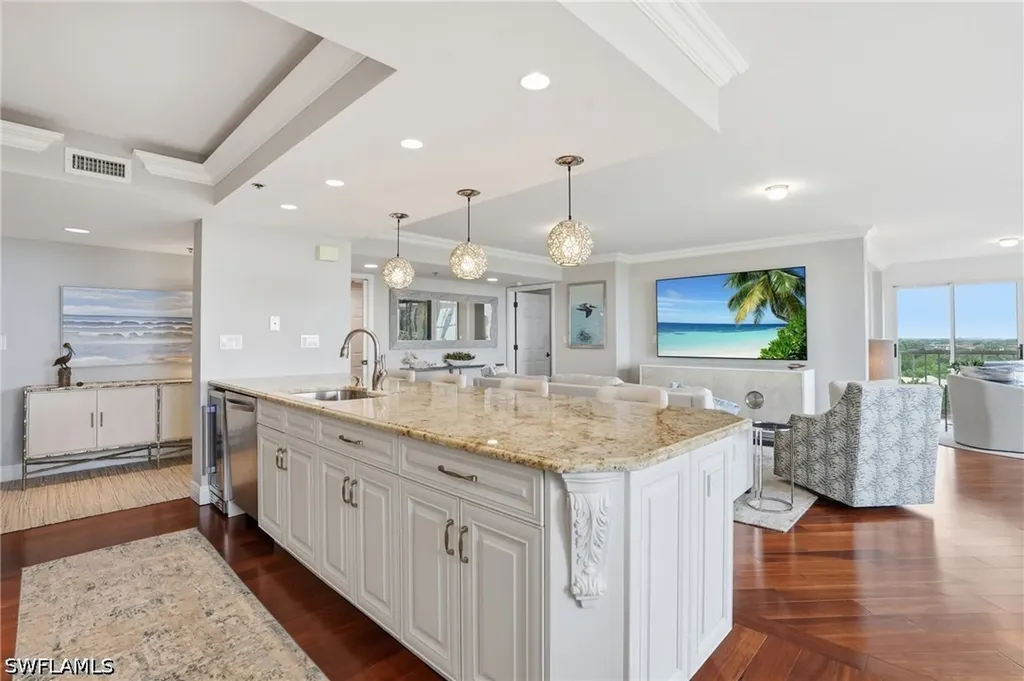 6585 Nicholas Boulevard Naples FL 34108