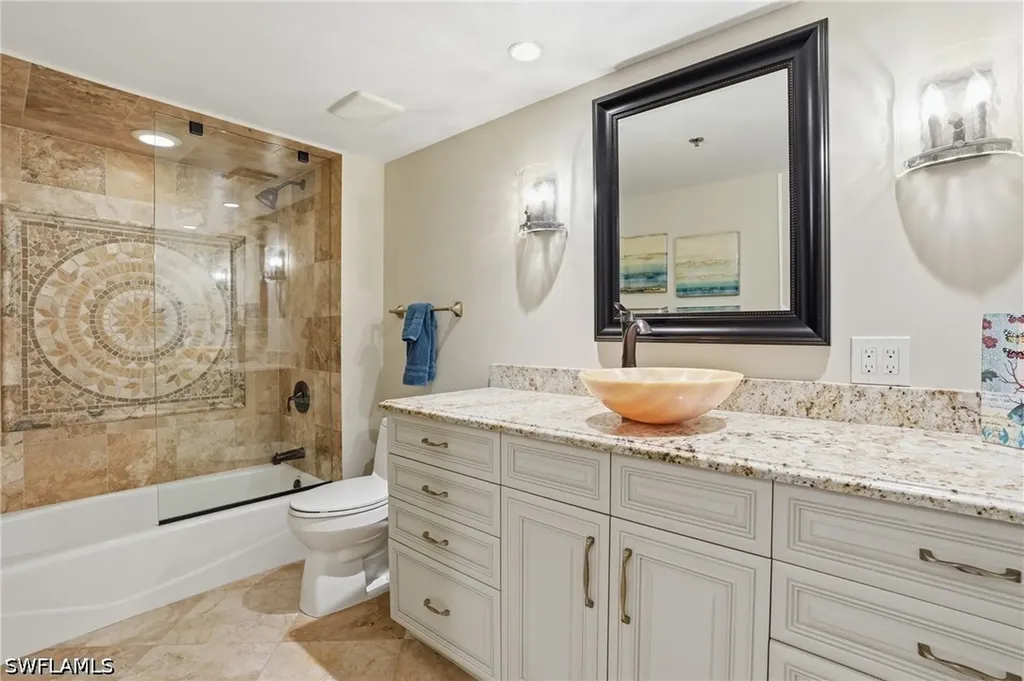 6585 Nicholas Boulevard Naples FL 34108
