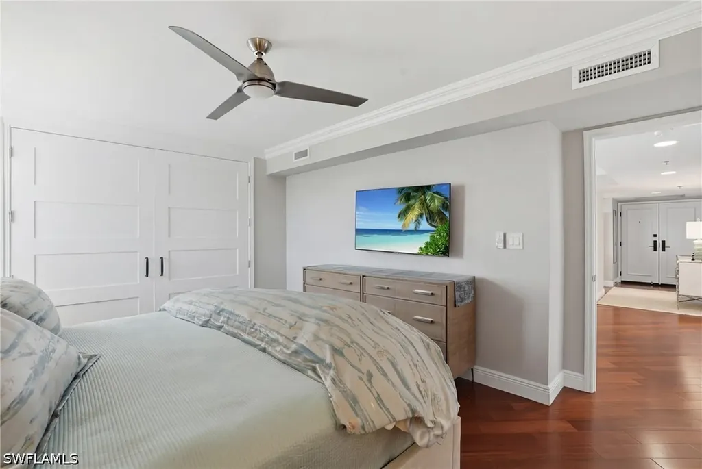 6585 Nicholas Boulevard Naples FL 34108