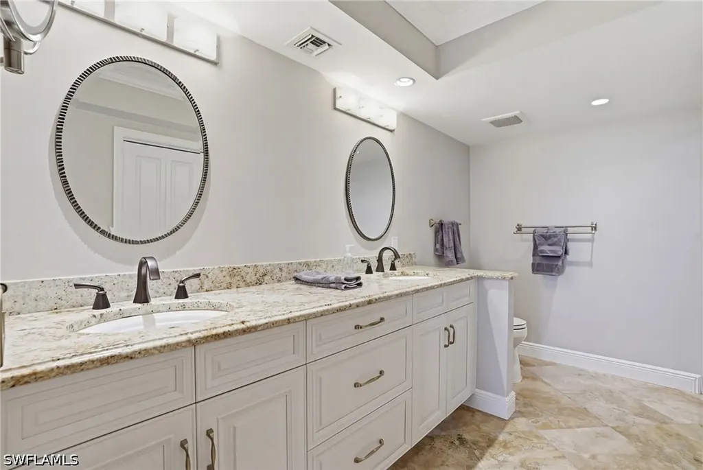 6585 Nicholas Boulevard Naples FL 34108