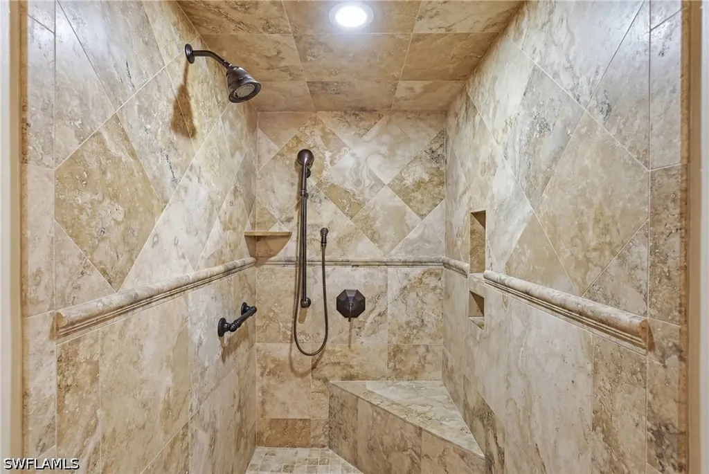 6585 Nicholas Boulevard Naples FL 34108