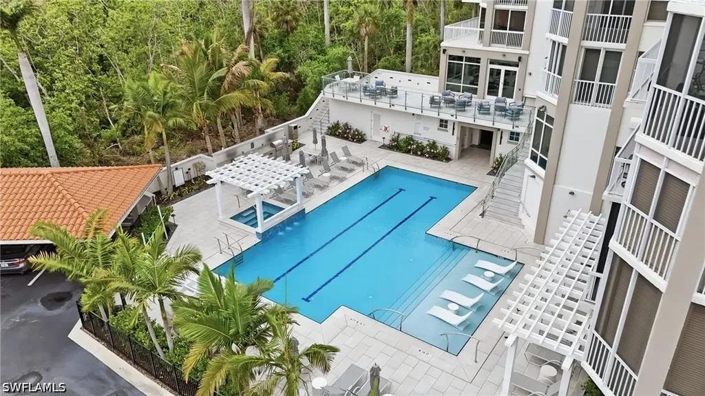 6585 Nicholas Boulevard Naples FL 34108