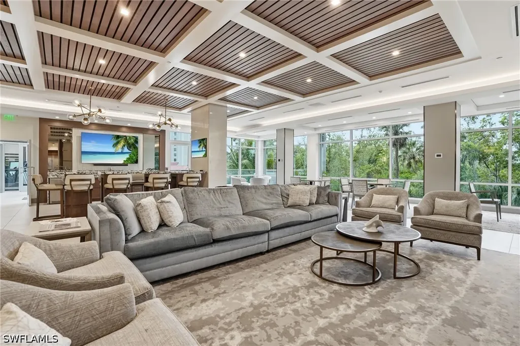 6585 Nicholas Boulevard Naples FL 34108