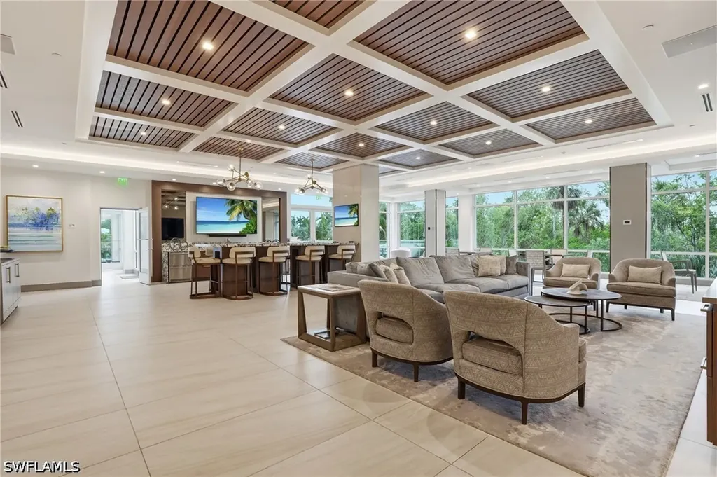 6585 Nicholas Boulevard Naples FL 34108