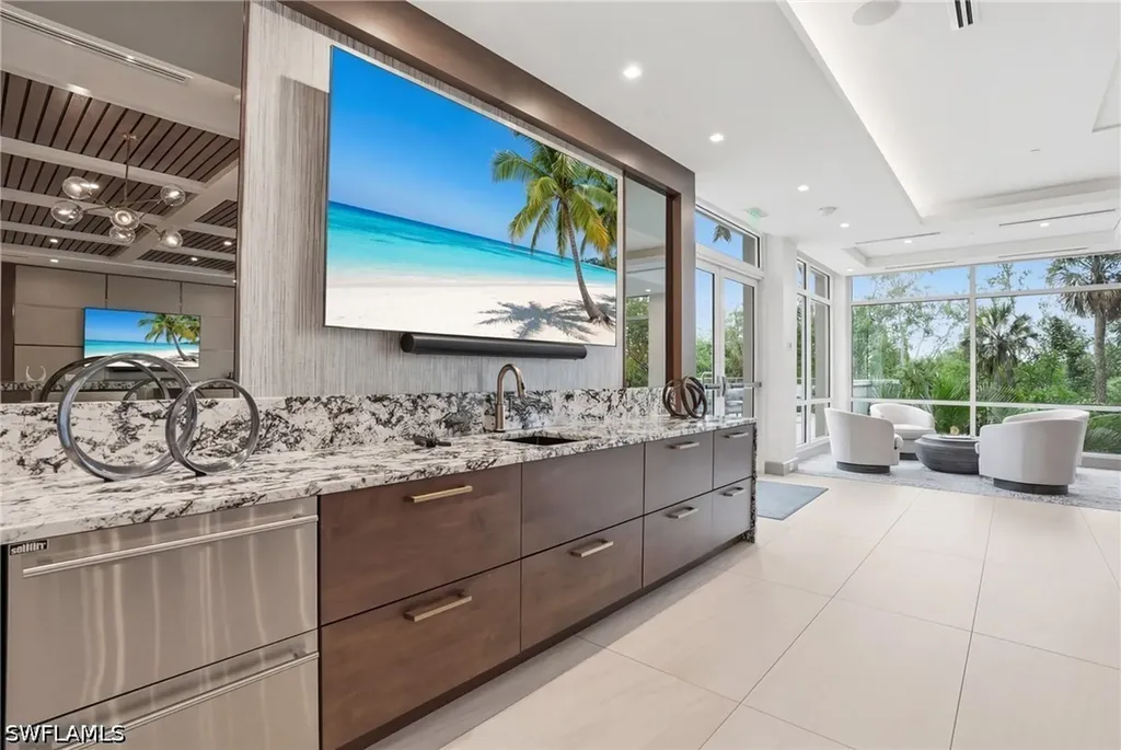 6585 Nicholas Boulevard Naples FL 34108