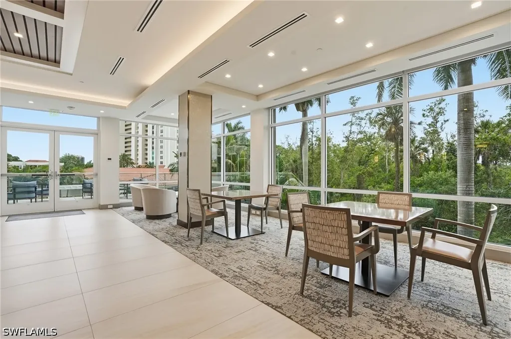6585 Nicholas Boulevard Naples FL 34108