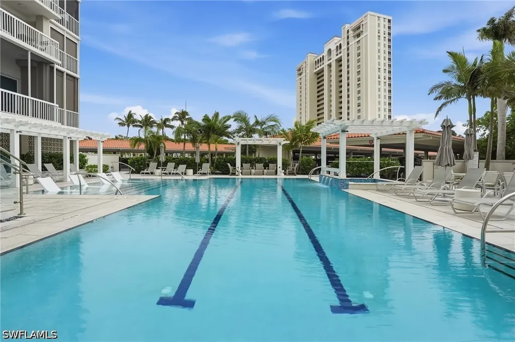 6585 Nicholas Boulevard Naples FL 34108