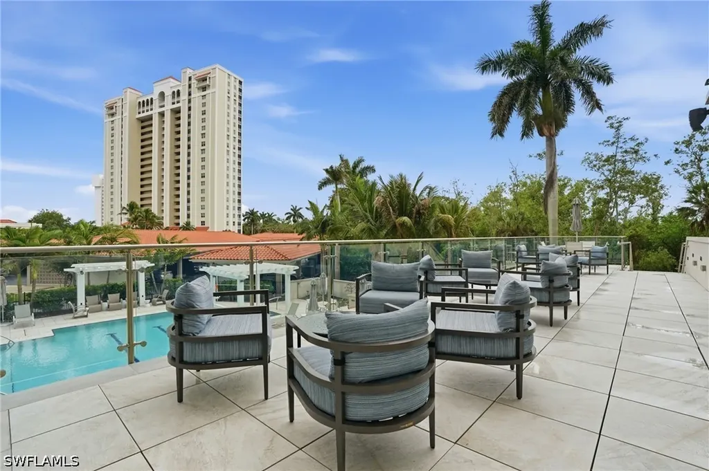 6585 Nicholas Boulevard Naples FL 34108