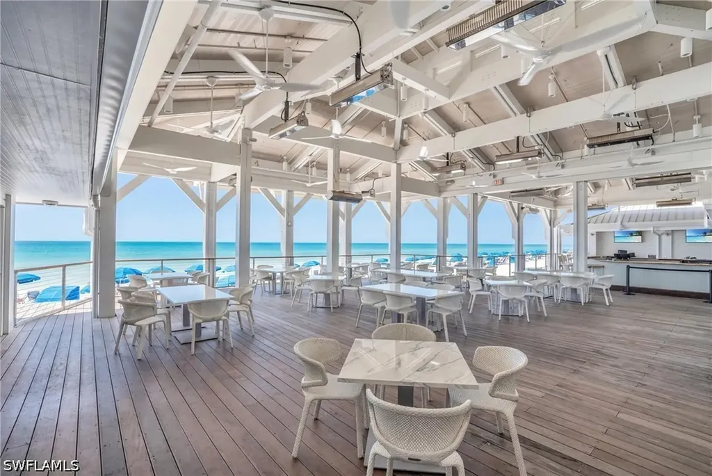 6585 Nicholas Boulevard Naples FL 34108