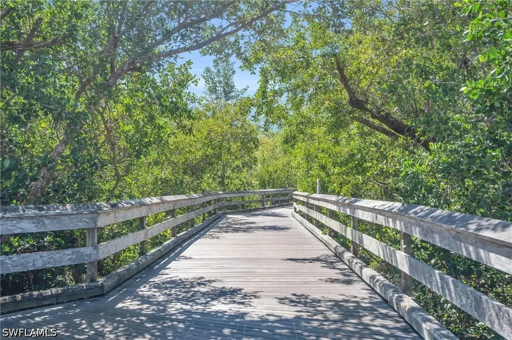6585 Nicholas Boulevard Naples FL 34108