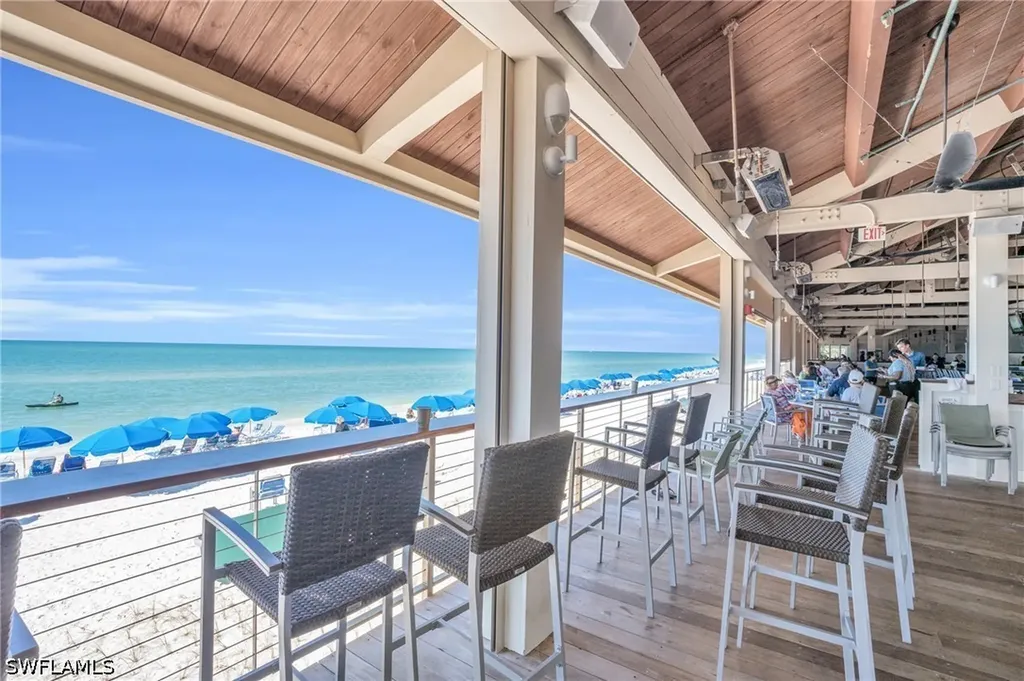 6585 Nicholas Boulevard Naples FL 34108